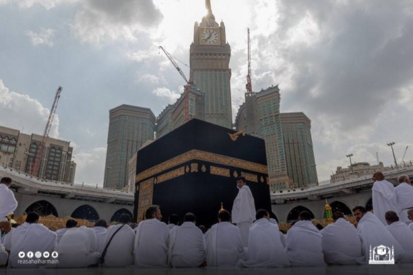 Ministry of Hajj No appointments to kiss Black Stone